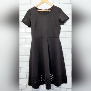 AVON SIGNATURE COLLECTION Ladies Little Black Dress Short Sleeve Scoop Neck A-Li